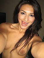 Caliente latina girl friend does some amateur nude self shot pics